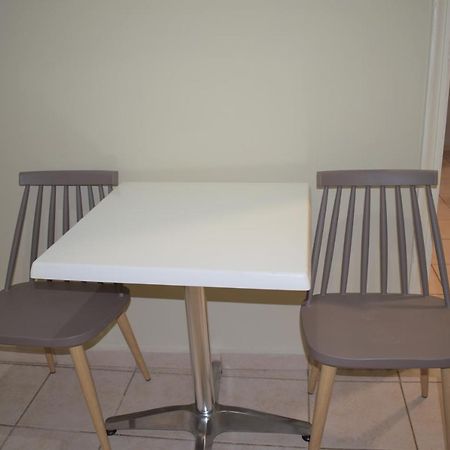 Great Location Comfort Flat Athena Bagian luar foto