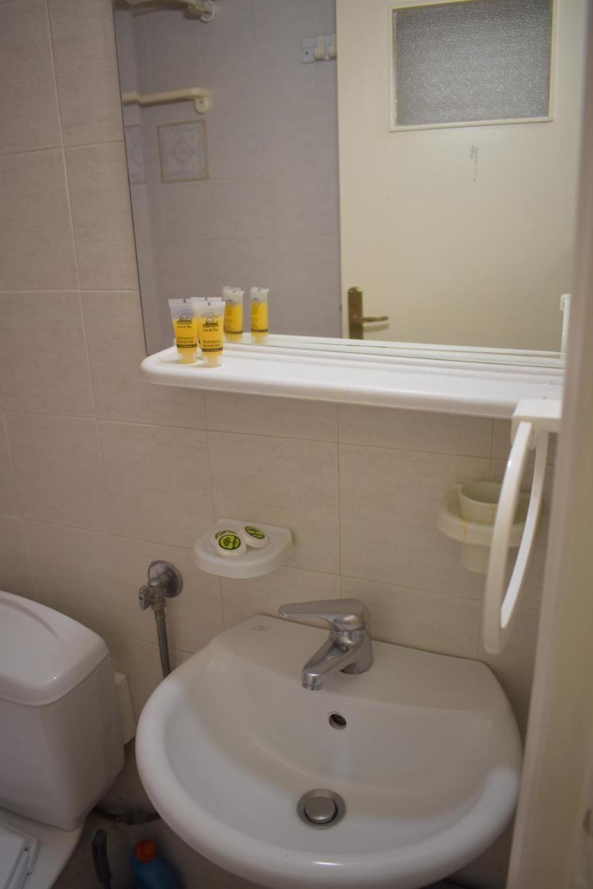 Great Location Comfort Flat Athena Bagian luar foto